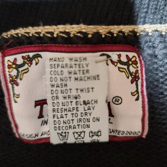 Vintage Tiara International Embroidered Beaded Sweater size Medium - Picture 4 of 5